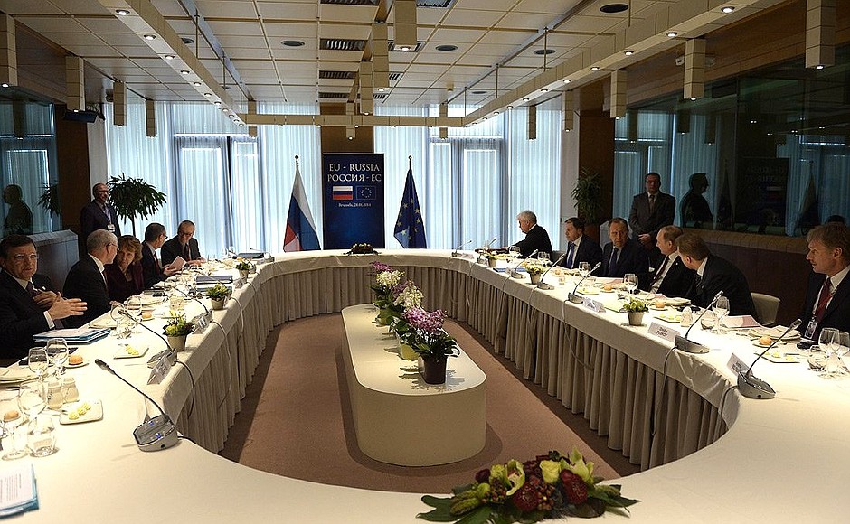 Working lunch with the Russia-EU summit meeting participants.