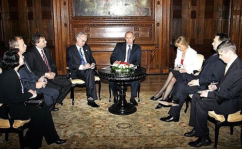 На встрече с лидерами политических партий, представленных в Государственном собрании Венгрии.