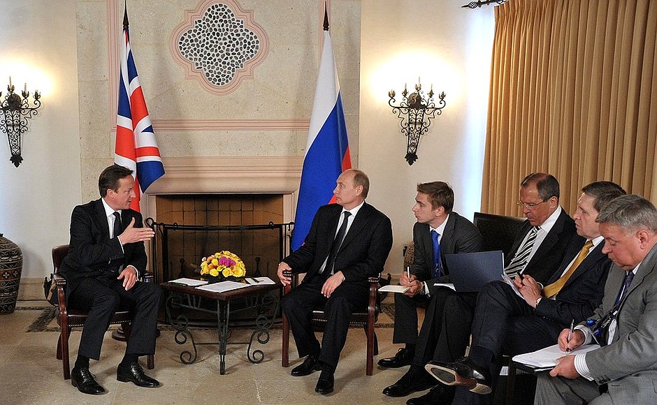 С Премьер-министром Великобритании Дэвидом Кэмероном.