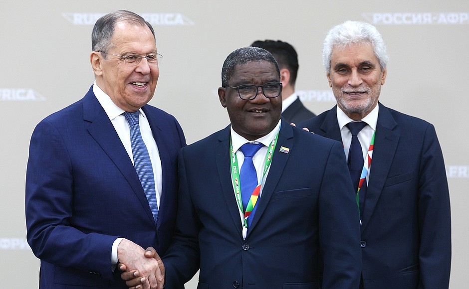 Before the meeting with President of the Union of Comoros Azali Assoumani and Chairperson of the African Union Commission Moussa Faki Mahamat. 
Russian Foreign Minister Sergei Lavrov, left, Coordinator for External Communications of the Union of Comoros Ahmed Ali Amir and Strategic Adviser to the African Union Commission Chairperson Mohamed El Hacen Lebatt.