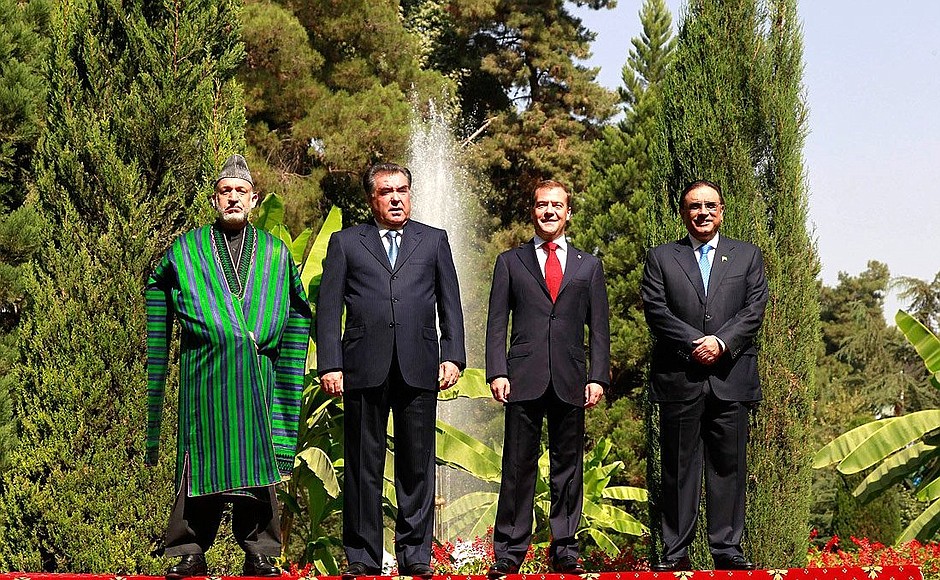 Президент Афганистана Хамид Карзай, Президент Таджикистана Эмомали Рахмон, Президент России Дмитрий Медведев и Президент Пакистана Асиф Али Зардари.