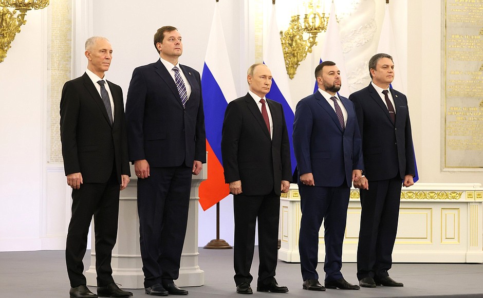 During the ceremony for signing the treaties on the accession of the DPR, LPR, Zaporozhye and Kherson regions to Russia. From left to right: Head of the Kherson Region Vladimir Saldo, Head of the Zaporozhye Region Yevgeny Balitsky, Russian President Vladimir Putin, Head of the Donetsk People's Republic Denis Pushylin, Head of the Lugansk People's Republic Leonid Pasechnik.