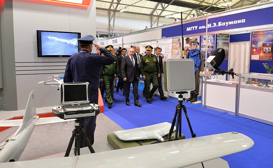 Visiting the exposition of scientific military detachments at the International Military-Technical Forum ARMY-2015 in Kubinka.