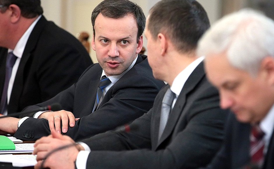Before the meeting with the Government. From left to right: Deputy Prime Minister Arkady Dvorkovich, Deputy Prime Minister and Presidential Plenipotentiary Envoy to the Far Eastern Federal District Yury Trutnev, and Presidential Aide Andrei Belousov.