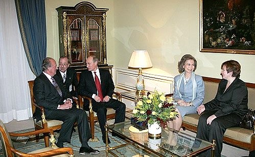 С Королем Испании Хуаном Карлосом I и Королевой Софией.