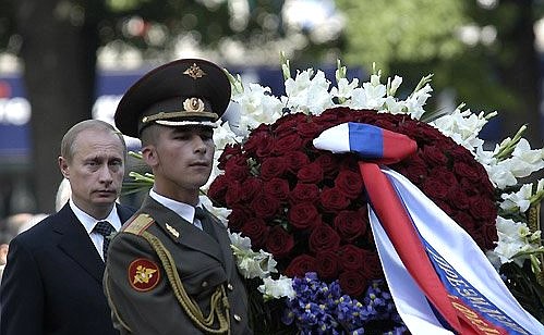 Wreath-laying ceremony at the Grave of the Unknown Soldier.