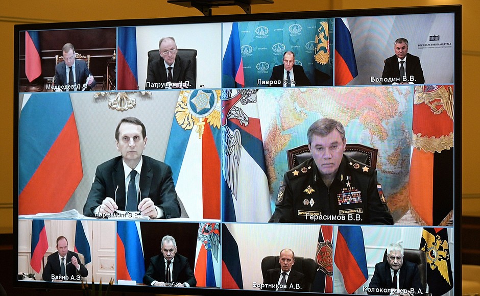 Участники совещания с постоянными членами Совета Безопасности (в режиме видеоконференции).
