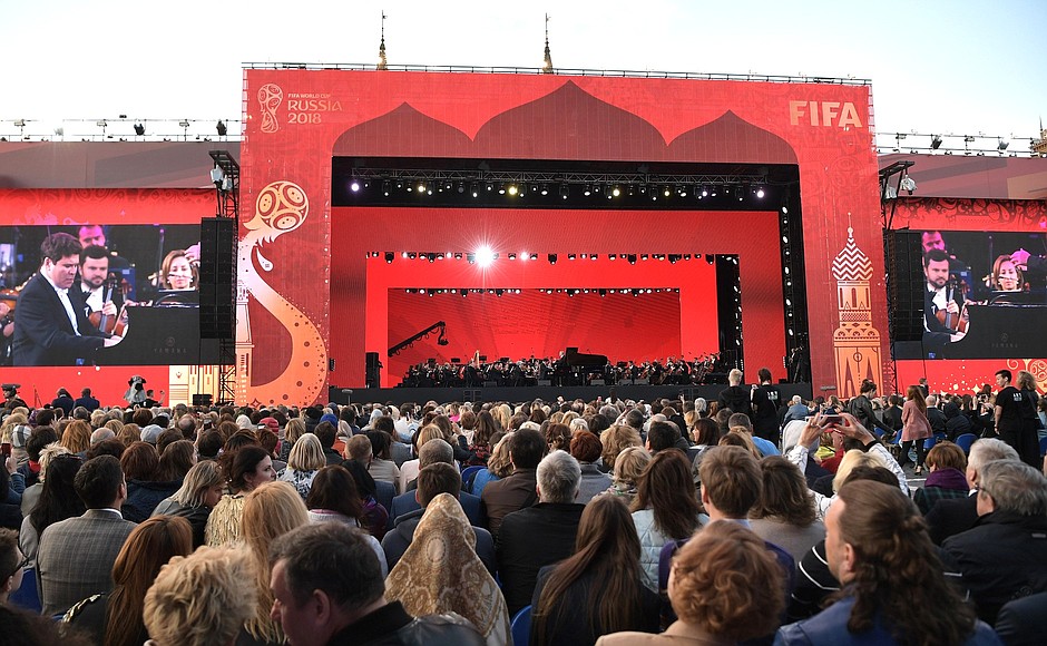 Гала-концерт звёзд мировой оперной сцены, приуроченный к проведению в России чемпионата мира по футболу.