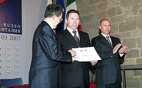 Ceremony presenting the Award for Special Services by Russian and Italian Citizens in Developing Bilateral Cooperation. The award was presented to Governor of Lipetsk Region Oleg Korolyov (centre).