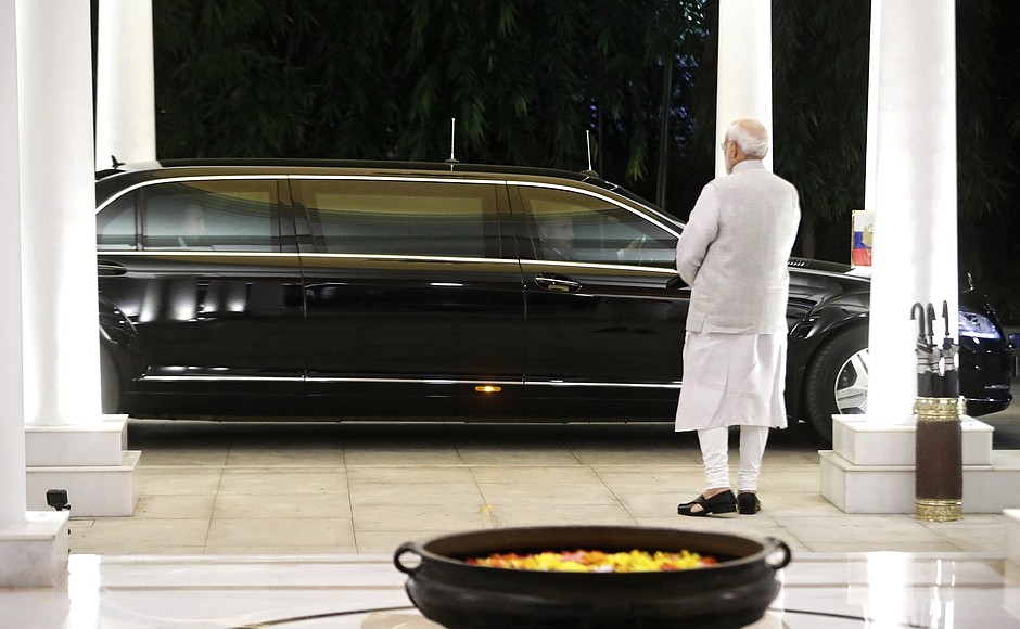 Перед началом беседы с Премьер-министром Индии Нарендрой Моди.
