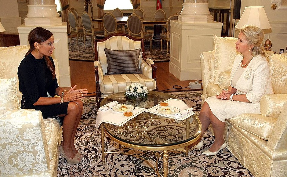 С супругой Президента Азербайджана Мехрибан Алиевой.