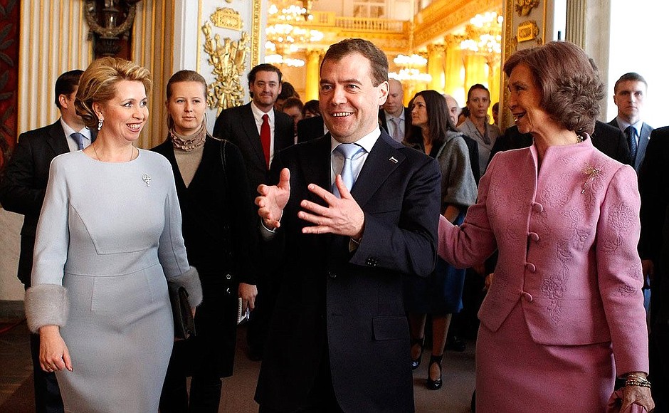 Svetlana Medvedeva, Dmitry Medvedev and Queen Sophia of Spain at the State Hermitage.