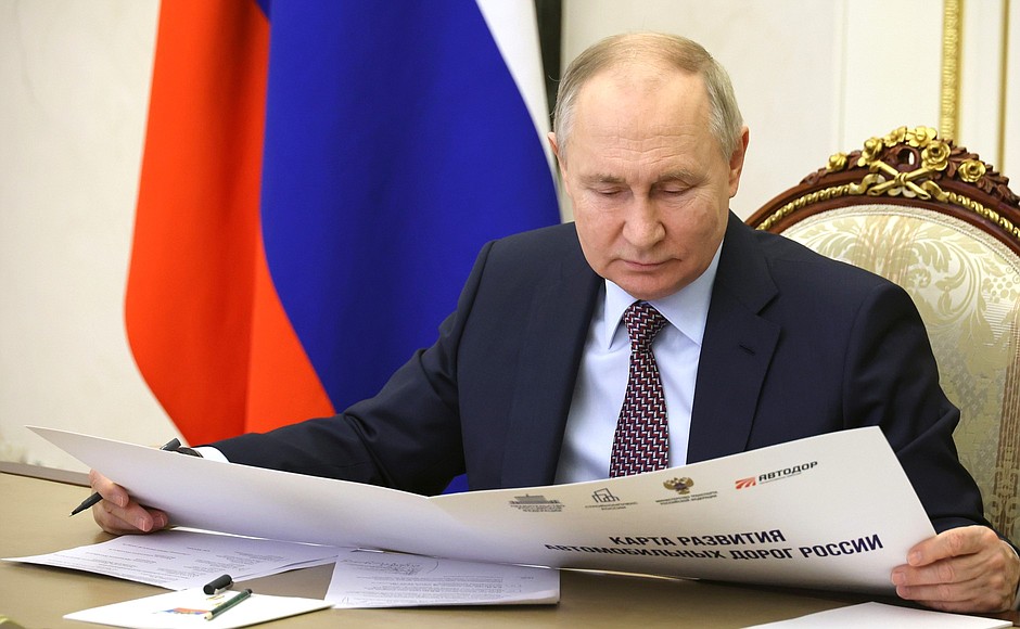Vladimir Putin took part, via videoconference, in the opening of the last sections of the M-12 Vostok motorway between Moscow and Kazan.