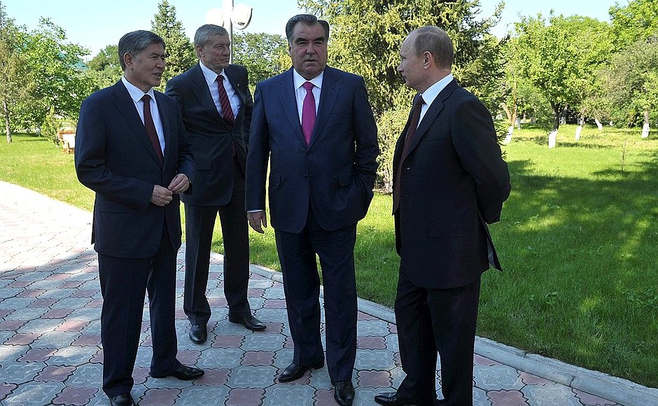Vladimir Putin, President of Tajikistan Emomali Rahmon, CSTO Secretary General Nikolai Bordyuzha and President of Kyrgyzstan Almazbek Atambayev (from right to left) before the informal summit of the Collective Security Treaty Organisation member countries’ heads of state.