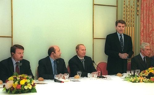 Рабочий обед с ведущими представителями политических и общественных кругов Франции.