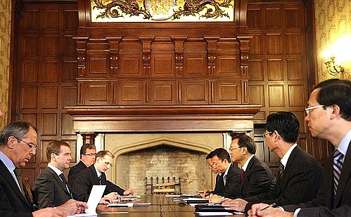 На встрече с министром иностранных дел Китая Ян Цзечи.