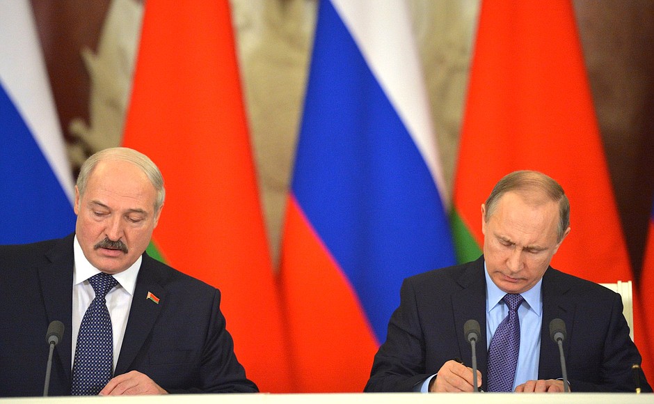 По итогам переговоров Президенты России и Белоруссии подписали Совместное заявление.