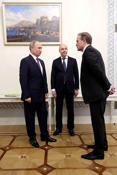 Vladimir Putin had a meeting in St Petersburg with First Deputy Prime Minister, Minister of Finance Anton Siluanov and Head of the Political Council of the Ukrainian party Opposition Platform-For Life Viktor Medvedchuk (right).