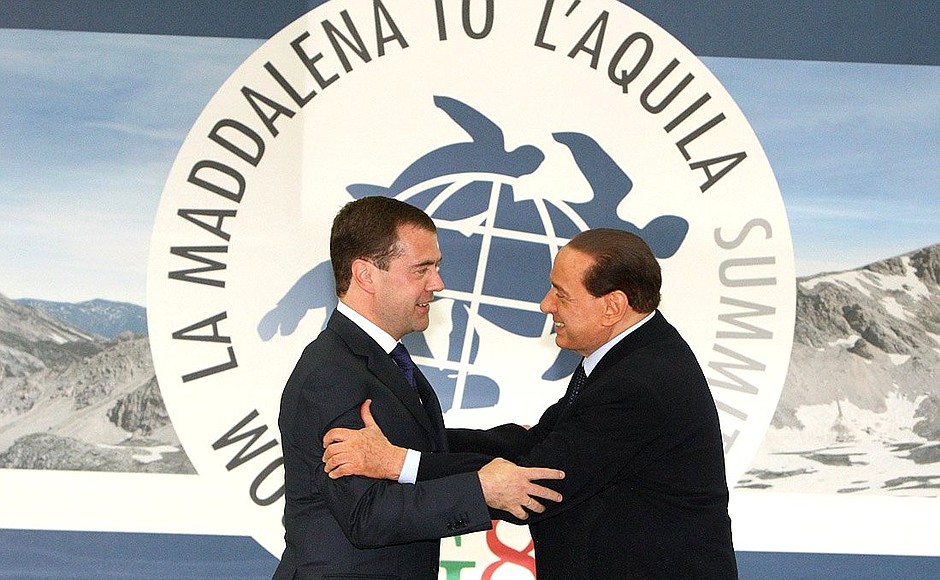 Перед началом саммита «Группы восьми». С Председателем Совета министров Италии Сильвио Берлускони.
