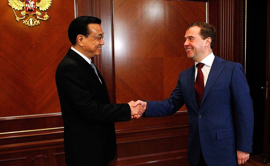 С Заместителем Премьера Государственного Совета Китайской Народной Республики Ли Кэцяном.