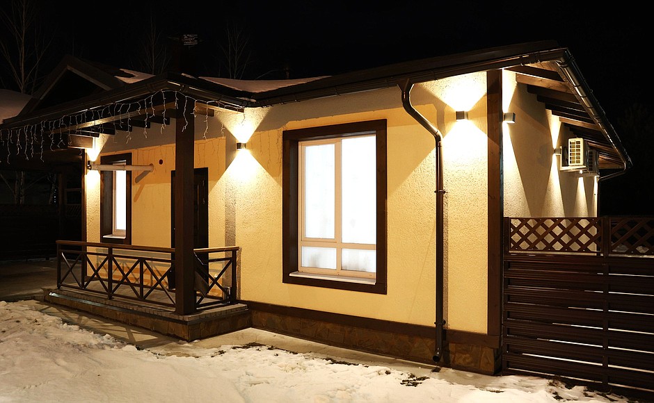 Индивидуальный коттедж в посёлке для высококвалифицированных медработников, предоставленный семье Швецовых.