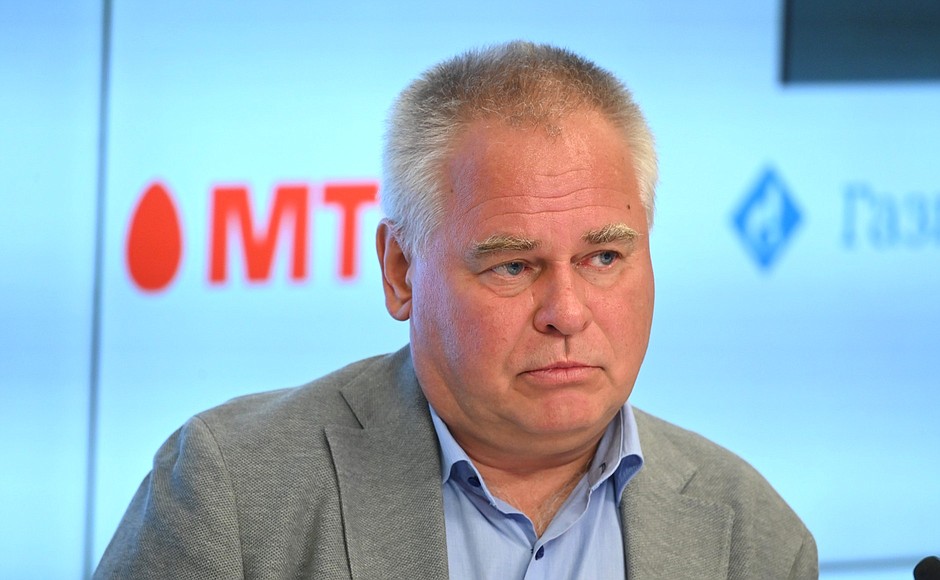 Kaspersky Laboratory CEO Eugene Kaspersky at the ceremony for signing the Voluntary Commitments by the founding companies of the Russian Alliance for the Protection of Children in the Digital Environment.