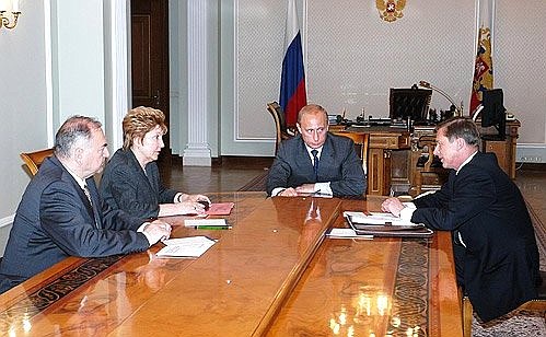 President Putin meeting with North Ossetian President Alexander Dzasokhov, Deputy Prime Minister Galina Karelova and Defence Minister Sergei Ivanov.
