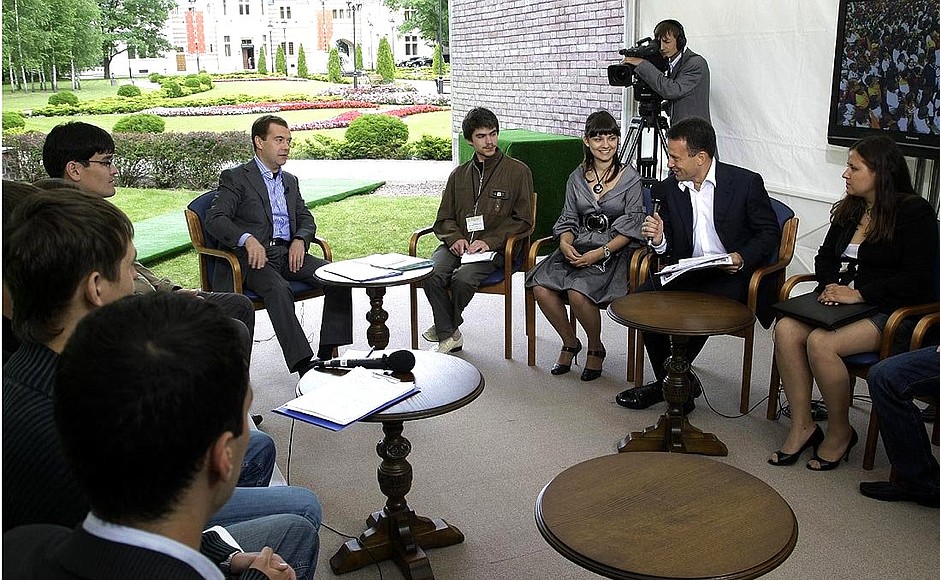 На встрече с участниками молодёжного образовательного форума «Селигер–2009».