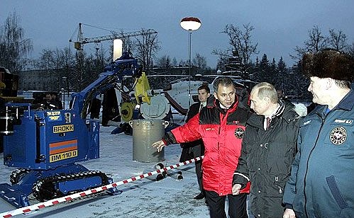 Surveying exhibitions of equipment used by Russian rescuers.