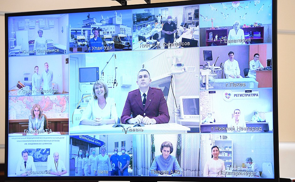 Участники встречи с медицинскими работниками (в режиме видеоконференции).