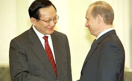 President Putin meeting with Chinese Foreign Minister Tang Jiaxuan.