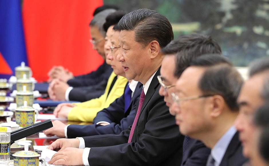 Председатель КНР Си Цзиньпин на переговорах в расширенном составе.