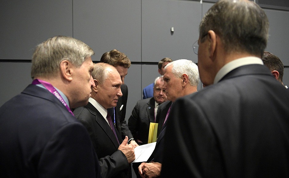 Vladimir Putin briefly spoke with US Vice President Michael Pence on the sidelines of the East Asia Summit.