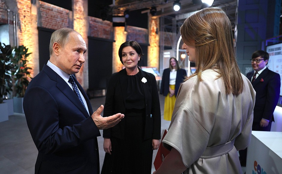 During a visit to Zotov Centre. With ASI Director General Svetlana Chupsheva (centre) and the centre’s Director General Darya Filippova.