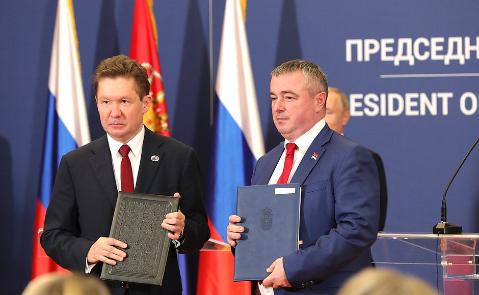 Церемония обмена документами, подписанными в ходе официального визита главы Российского государства в Сербию.