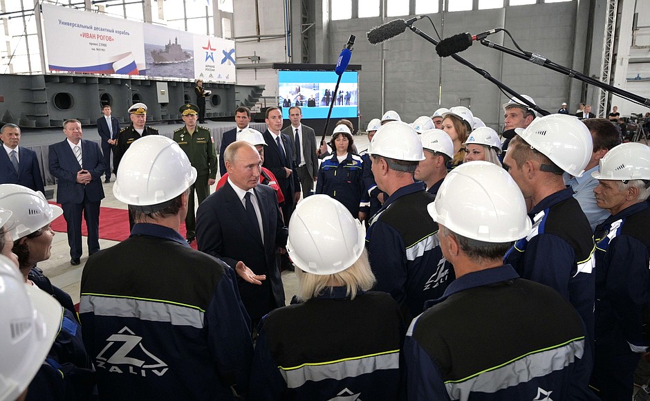 Conversation with workers at Zaliv Shipyard.