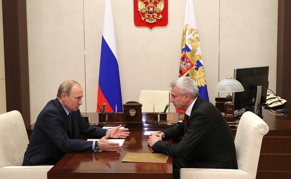 С временно исполняющим обязанности губернатора Магаданской области Сергеем Носовым.