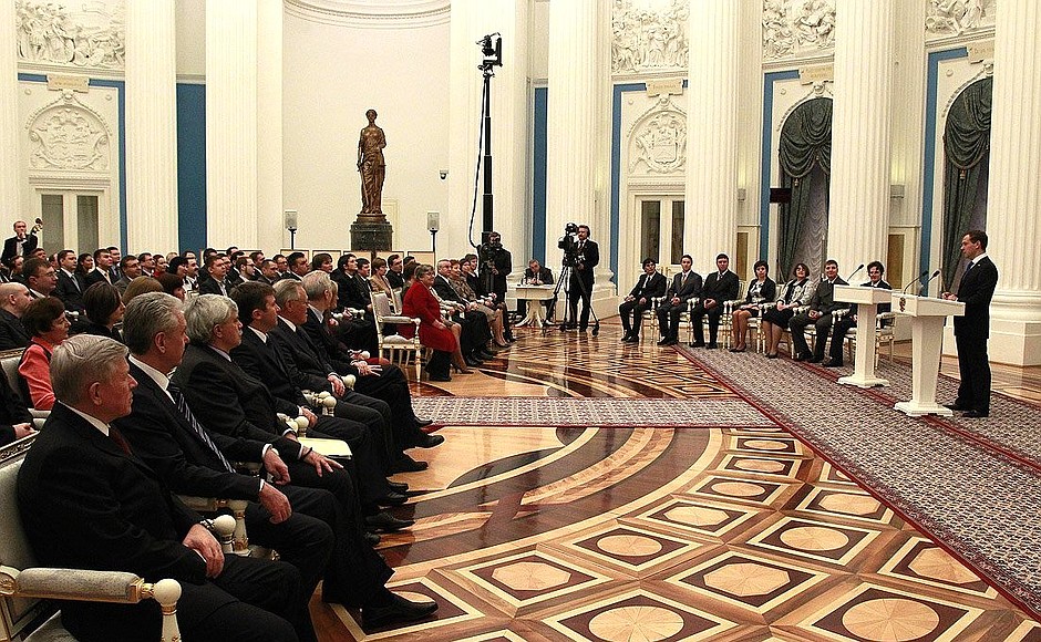 Ceremony of presenting 2010 Presidential Prize in Science and Innovation for Young Scientists.