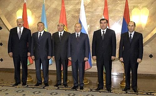 The heads of state of the Eurasian Economic Community\'s member states and President of Armenia Robert Kocharian.