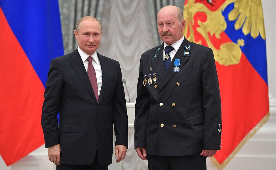 At a presentation of state decorations. Excavator operator of the Berezovsky Open Pit Mine (Krasnoyarsk Territory) Vladimir Ilyin has been awarded the Order of Honour.