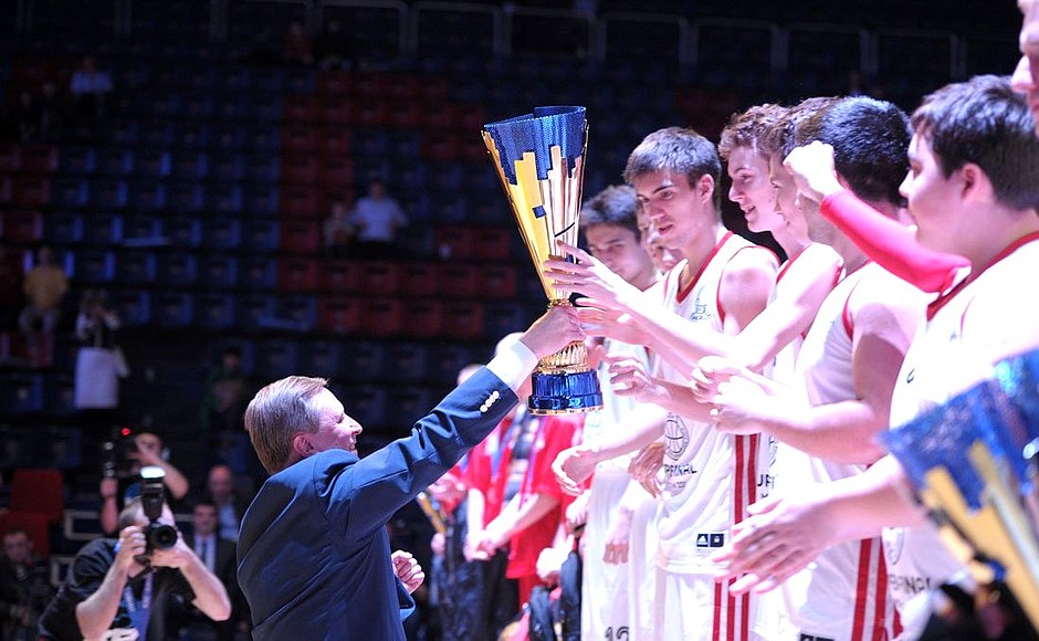 Sergei Ivanov attended the final match in the School Basketball League's national championship • President of Russia
