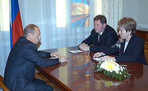 President Putin meeting with St Petersburg Governor Valentina Matviyenko and Deputy Prime Minister Vladimir Yakovlev.