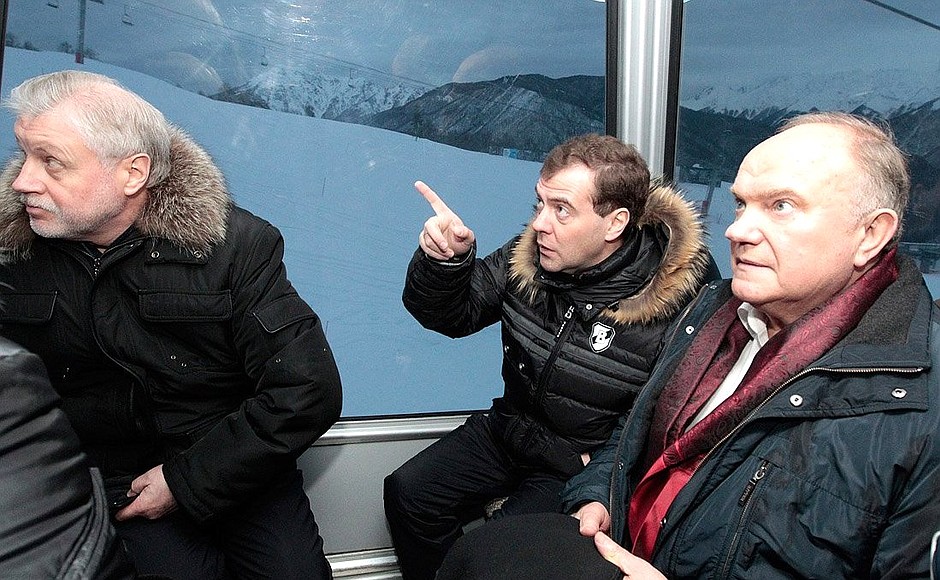 С Председателем Совета Федерации Сергеем Мироновым (слева) и председателем Центрального комитета КПРФ Геннадием Зюгановым в ходе осмотра горнолыжного курорта «Красная Поляна».
