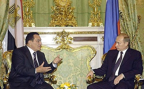 President Putin meeting with Egyptian President Hosni Mubarak.