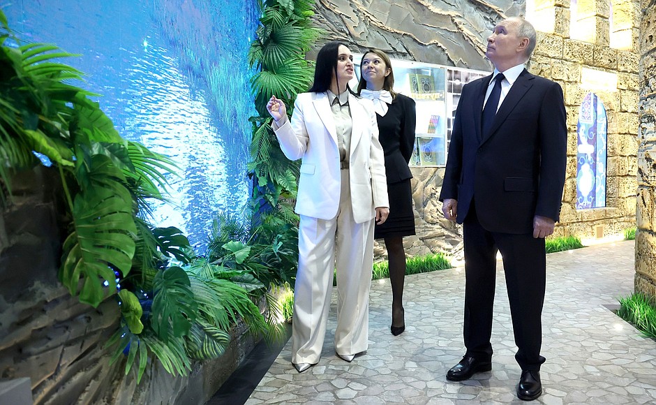 В ходе осмотра экспозиции «Регионы России».