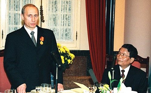 President Putin and Vietnamese President Tran Duc Luong during an official reception.