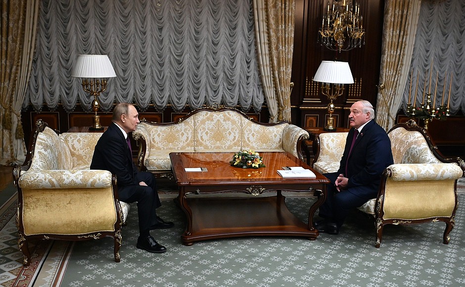 С Президентом Белоруссии Александром Лукашенко по окончании переговоров в широком составе.