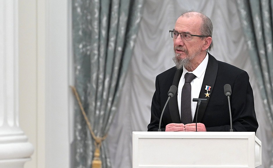 Presentation of state decorations in the Kremlin. People’s Artist of the RSFSR Viktor Zakharchenko, Director General of the Kuban Cossack Choir, receives the title of Hero of Labour of the Russian Federation.