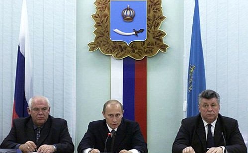 President Putin with Astrakhan Region Governor Anatoly Guzhvin (right) and presidential envoy to the Southern Federal District Viktor Kazantsev at a meeting to discuss the problems of the Caspian region.