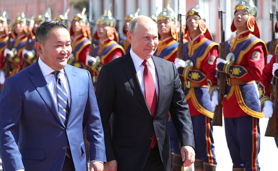 Official welcoming ceremony for the leaders of Russia and Mongolia. With President of Mongolia Khaltmaagiin Battulga.